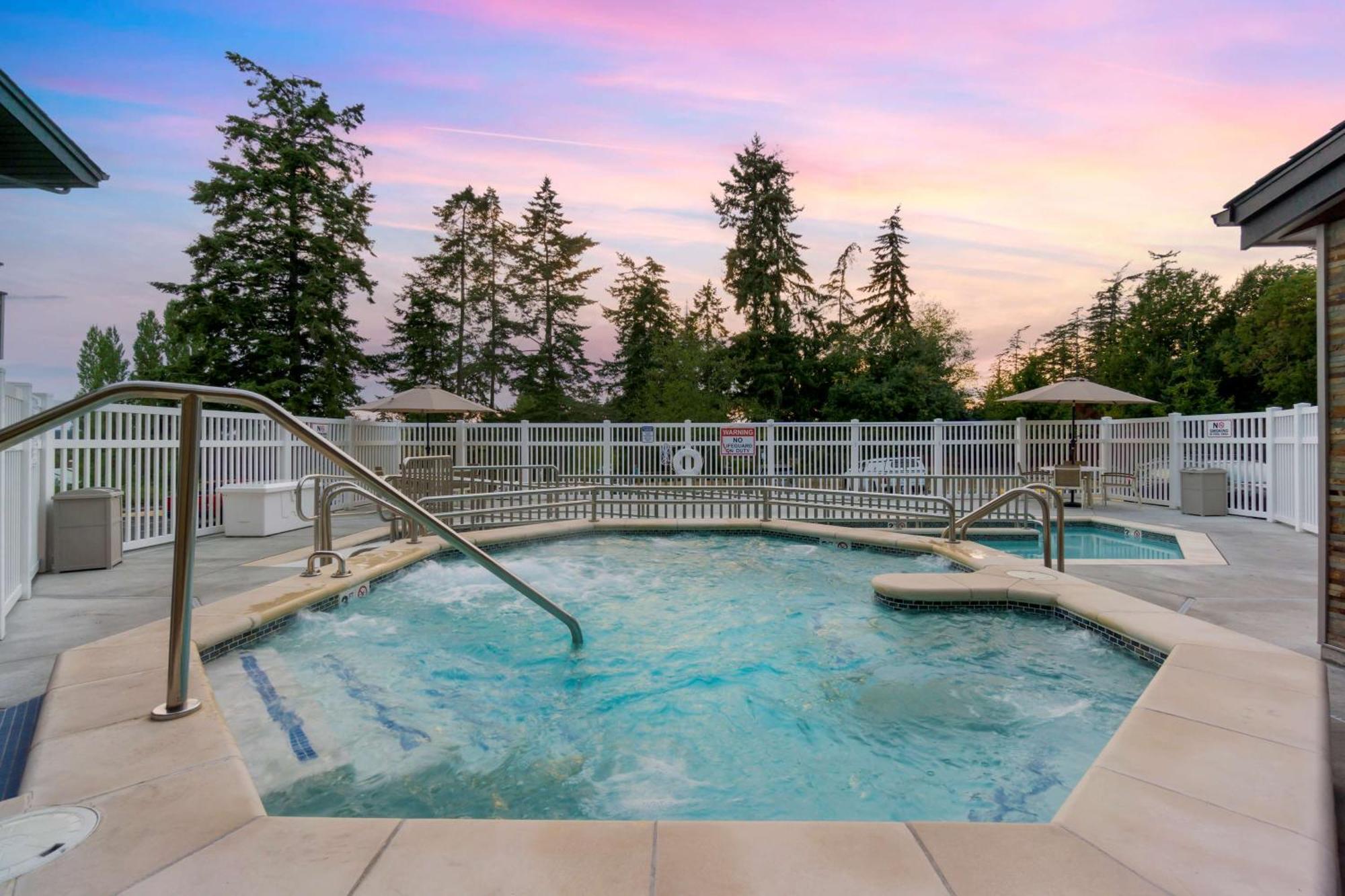 Best Western Plus Oak Harbor Hotel And Conference Center Exterior foto
